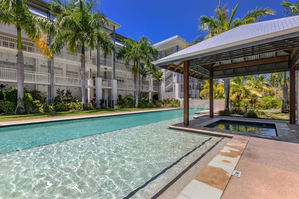 Garden, Pool view, Swimming pool, Swimming pool, sunbed