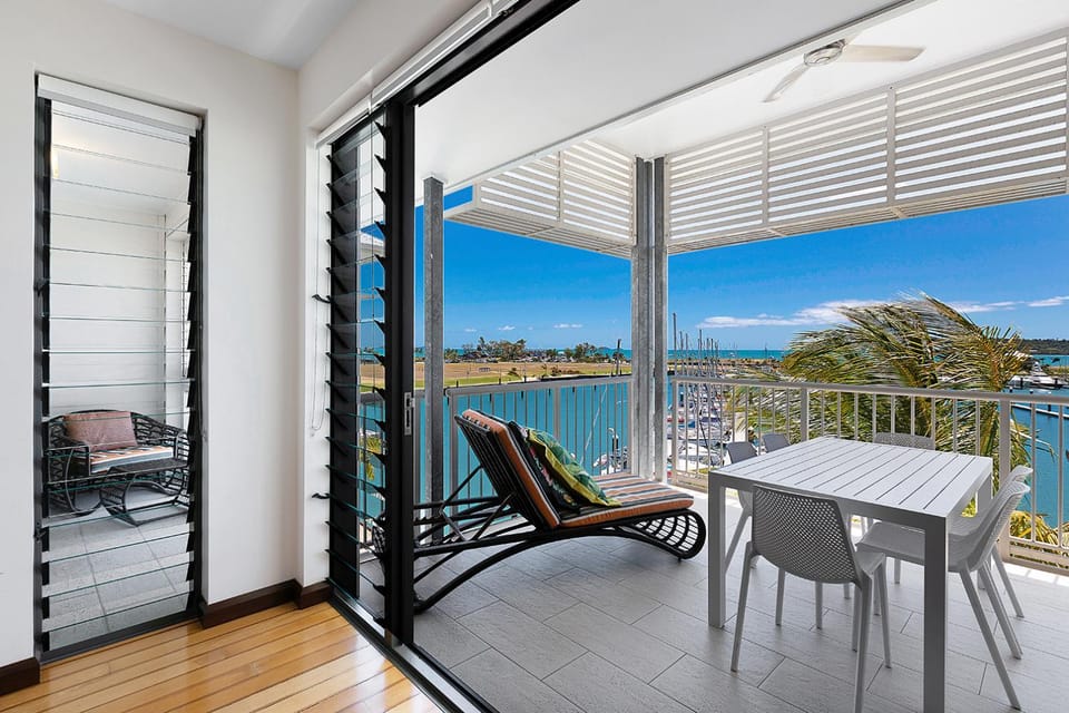 View (from property/room), Balcony/Terrace, Bedroom, Sea view