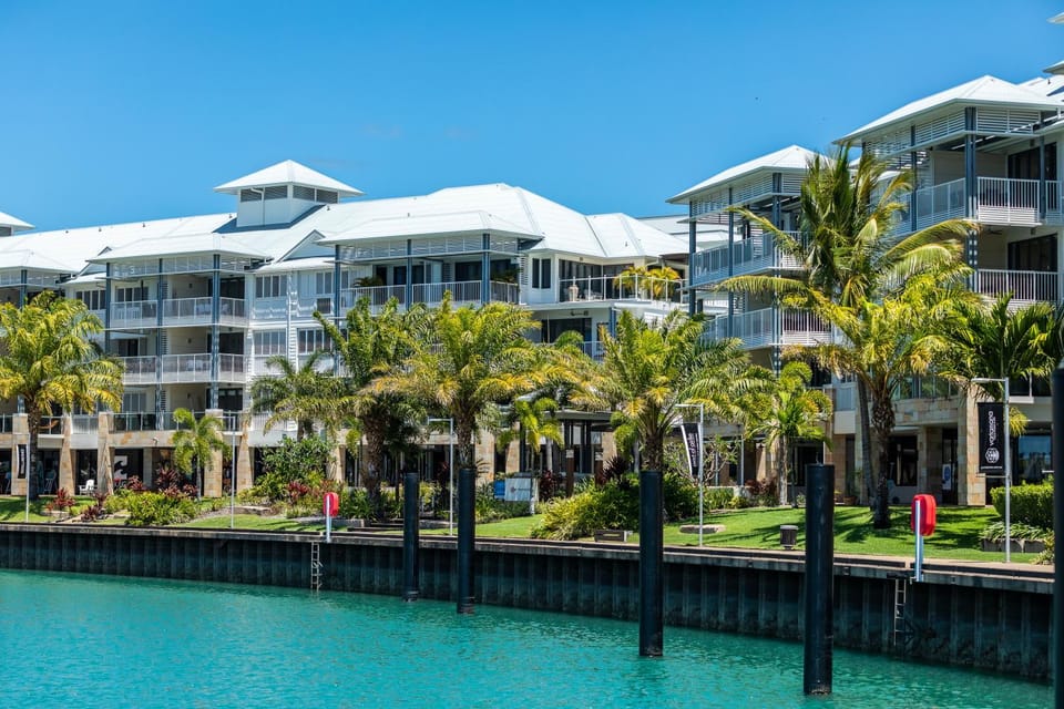 Property building, Natural landscape, Sea view, Location