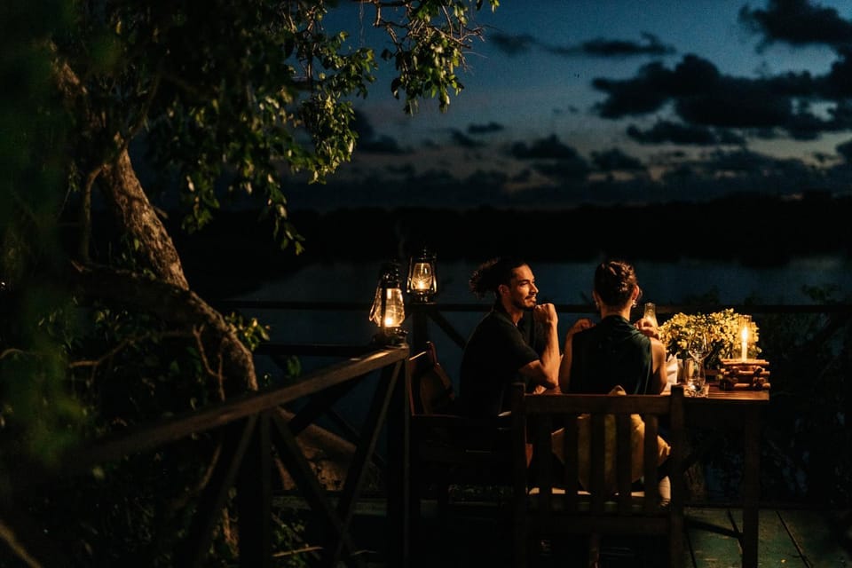 Restaurant/places to eat, Natural landscape, Evening entertainment