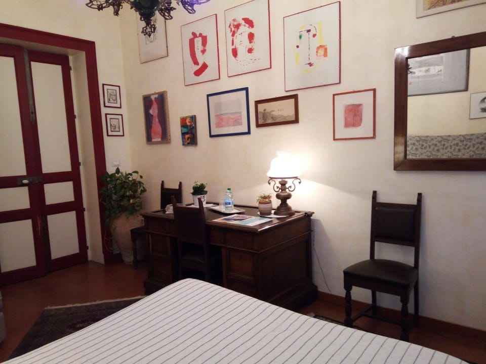 Photo of the whole room, Guests