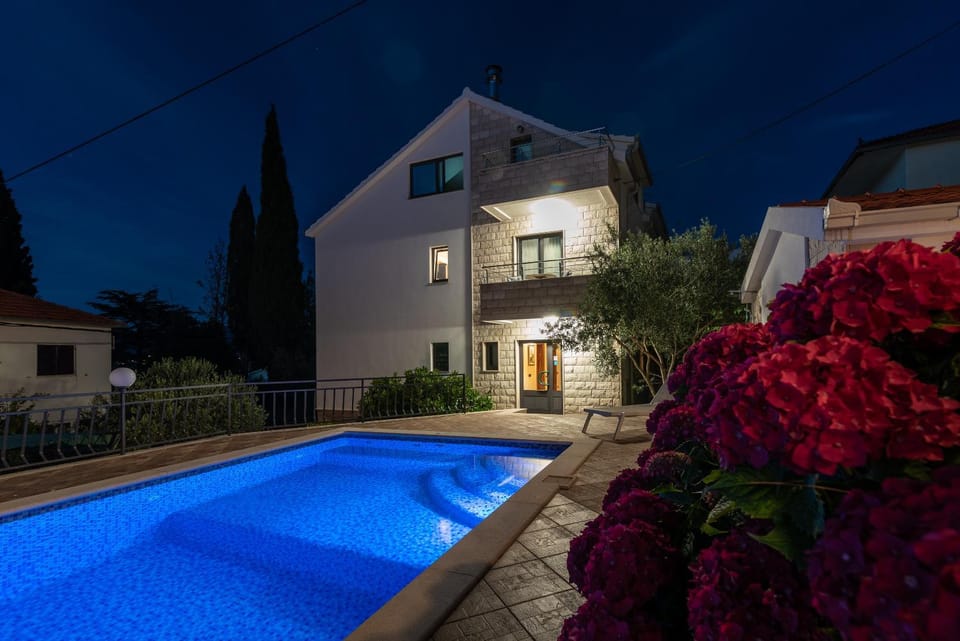 Property building, Swimming pool