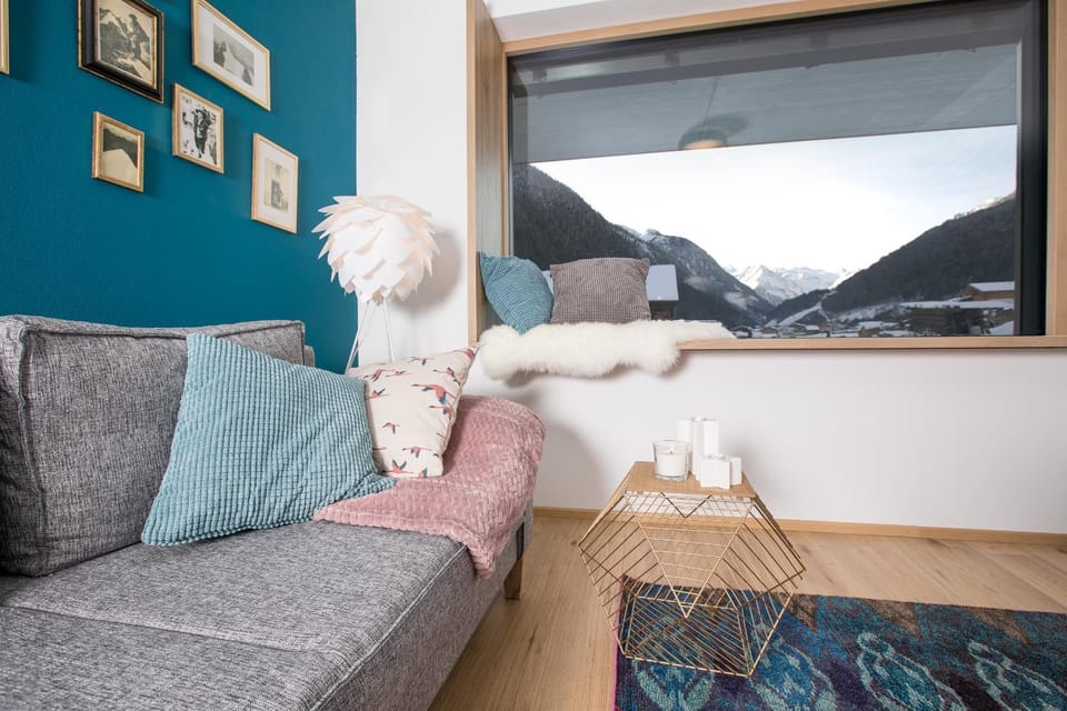 Decorative detail, Garden view, Mountain view