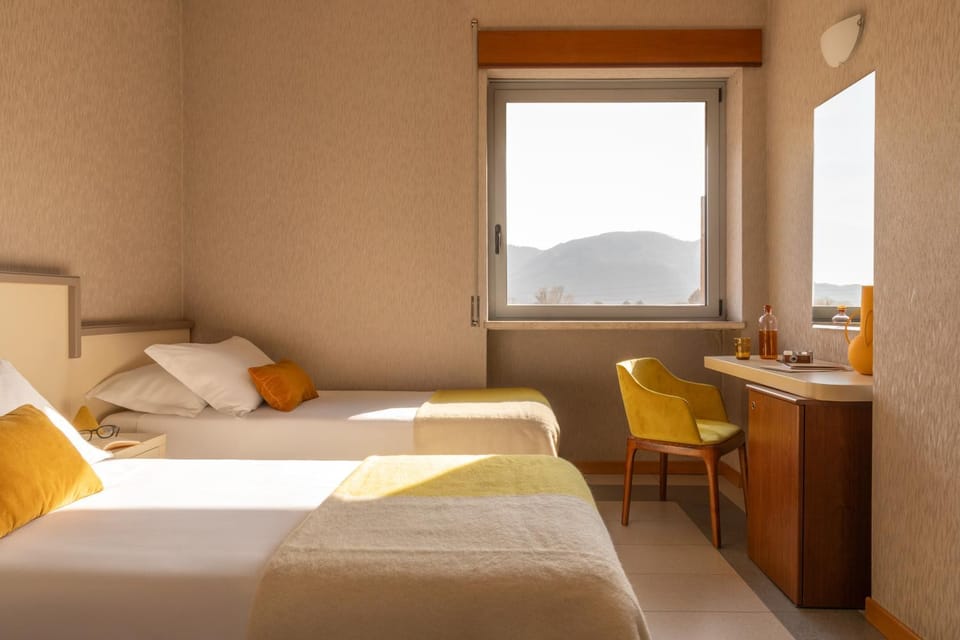 Bed, Bedroom, Mountain view