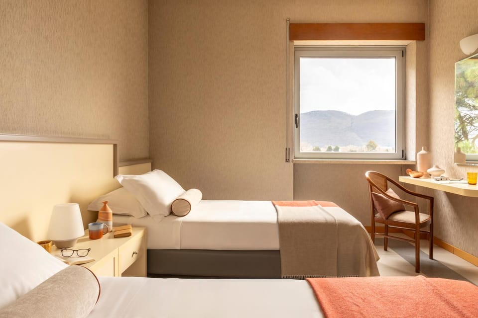 Photo of the whole room, Seating area, Bedroom