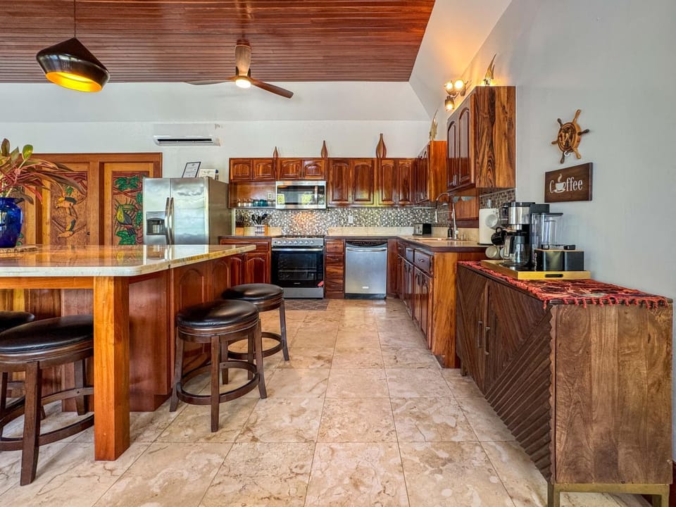 Kitchen or kitchenette, Dining area, dishwasher, oven, stove