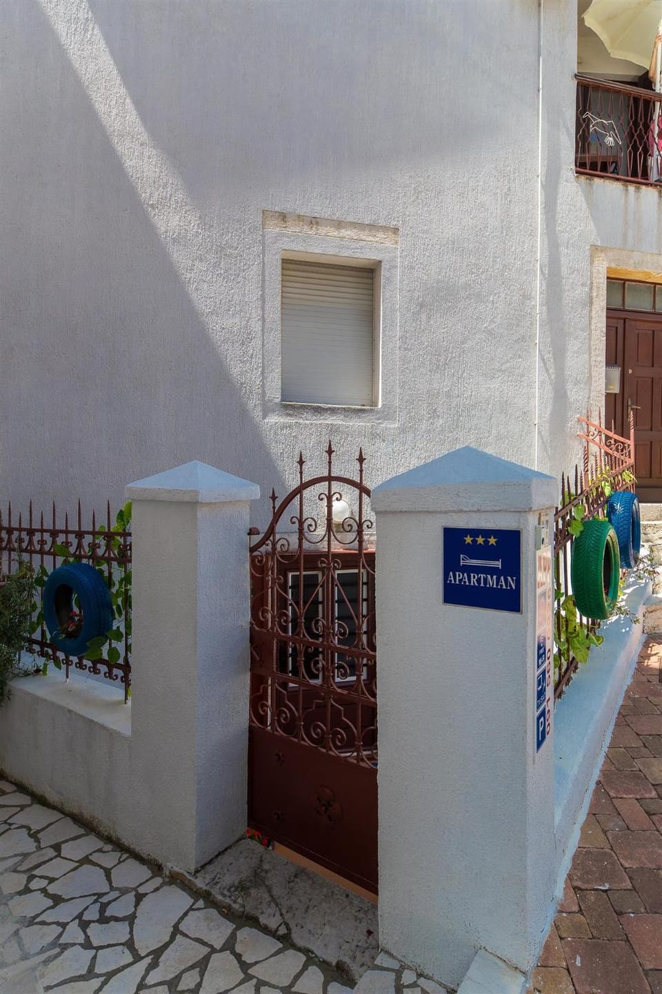 Facade/entrance