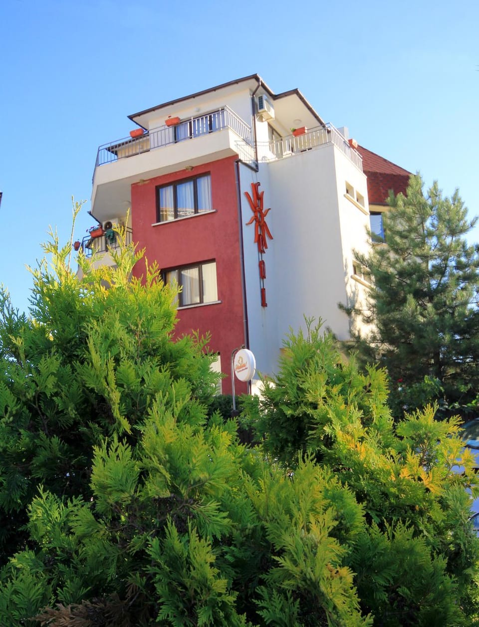 Facade/entrance, Day, Summer, On site, Street view
