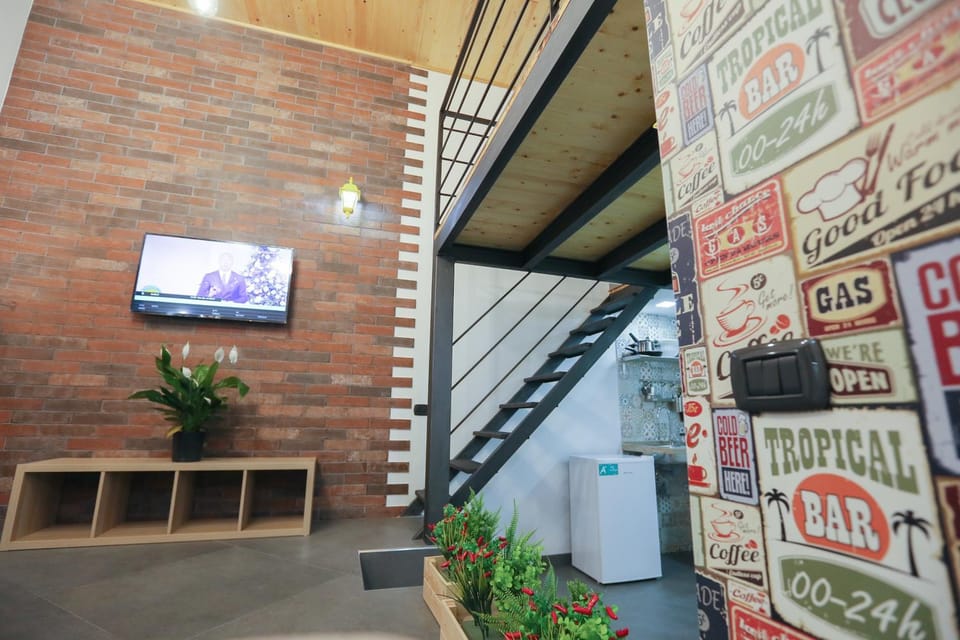 TV and multimedia, Living room, Decorative detail, Seating area