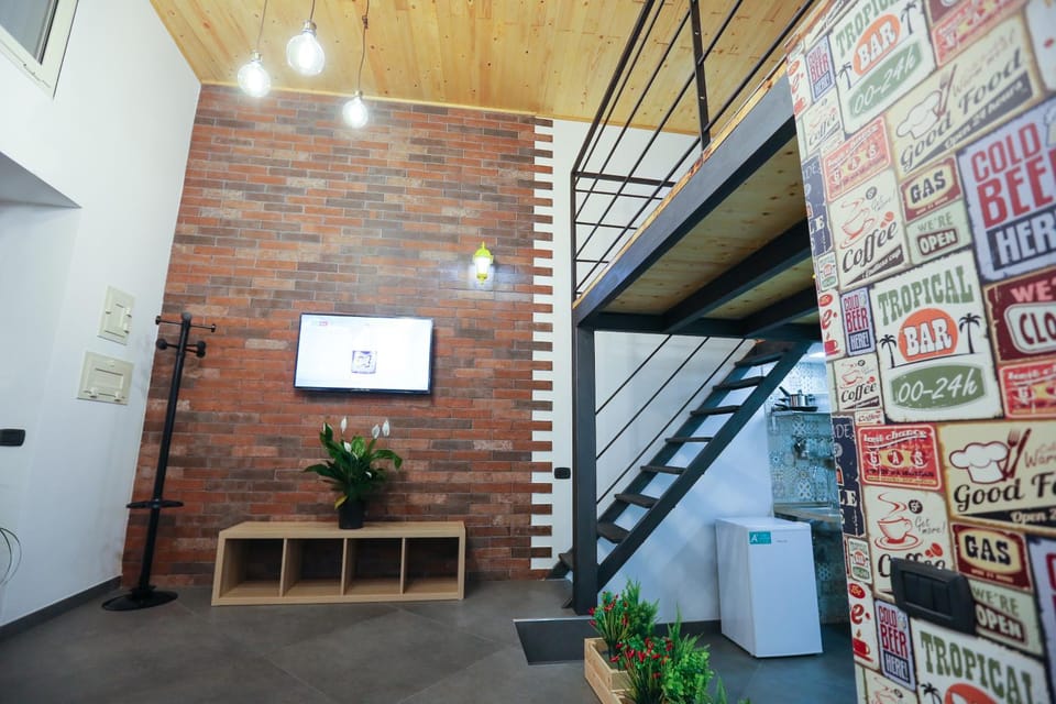 TV and multimedia, Living room, Decorative detail, Seating area