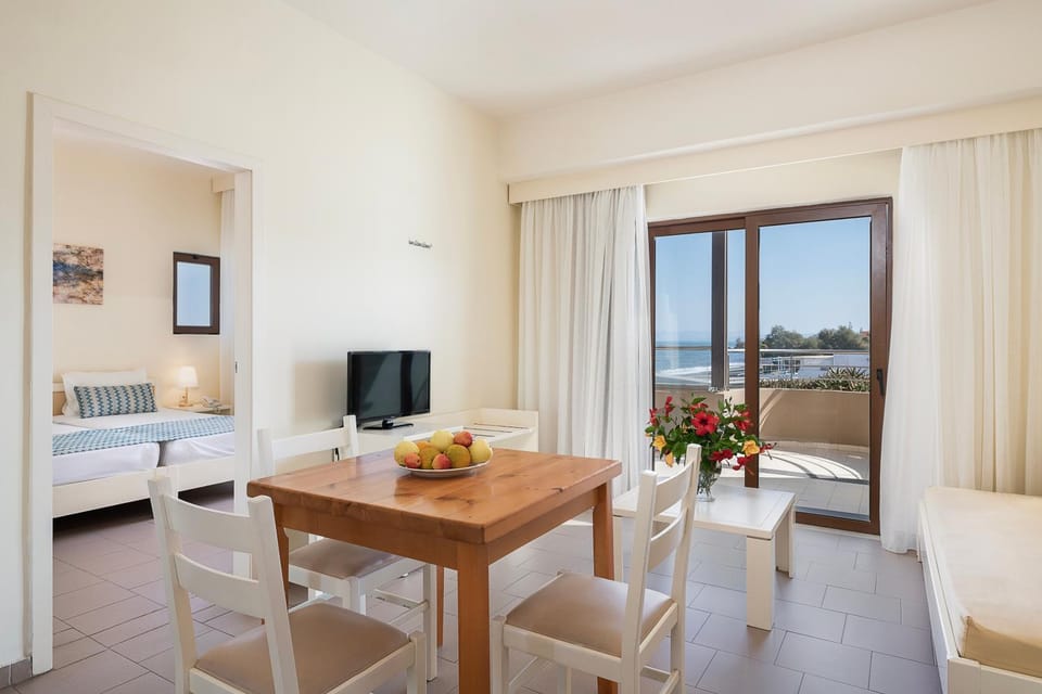 Balcony/Terrace, Living room, Seating area, Dining area, Bedroom