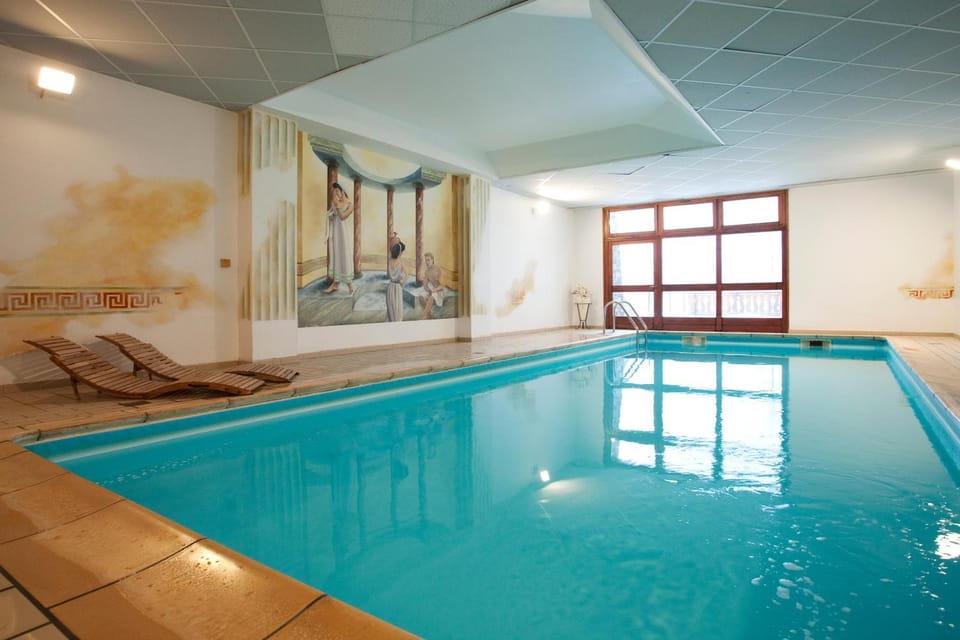 Swimming pool, Swimming pool