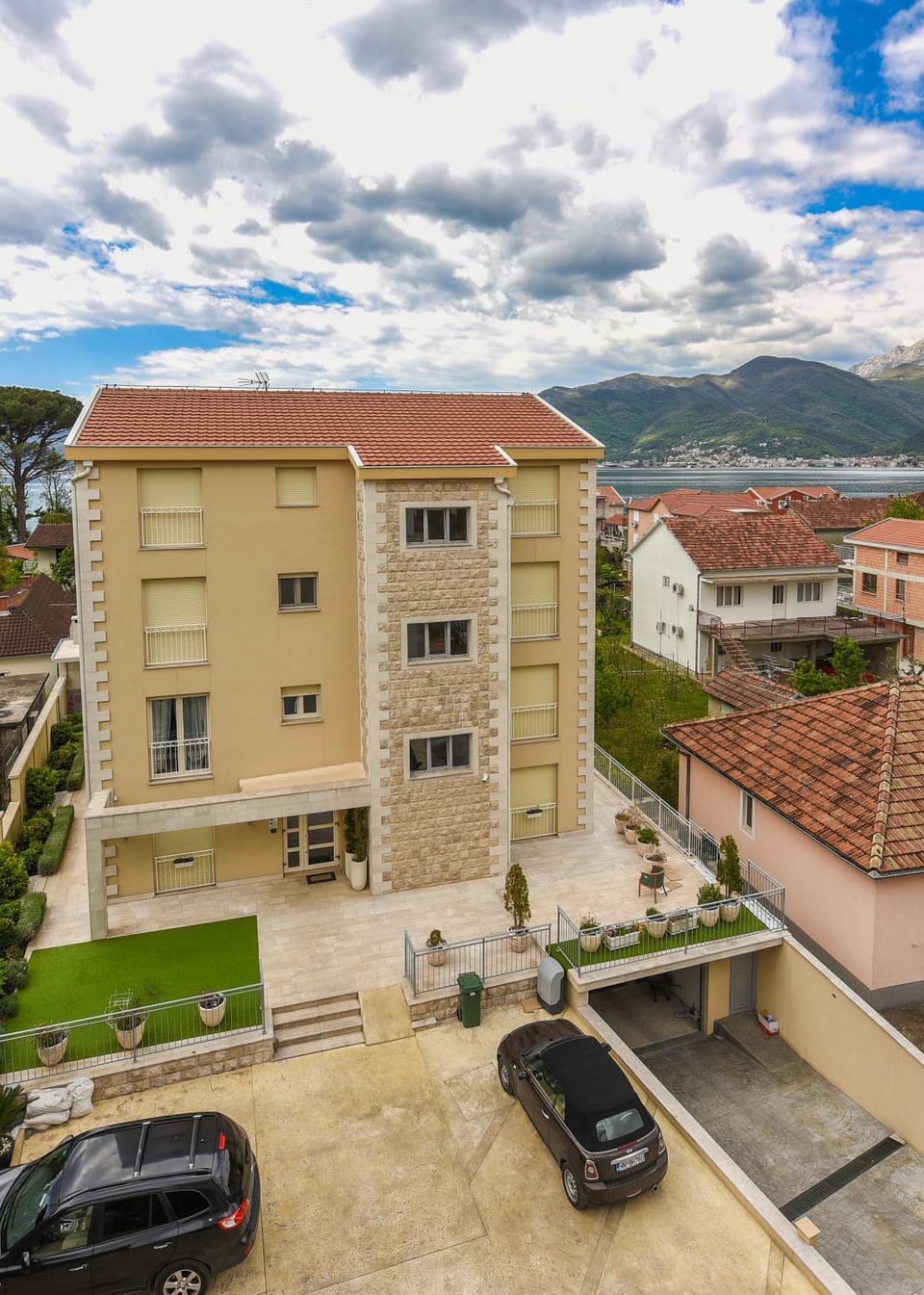 Balcony/Terrace, Mountain view, Sea view, Street view