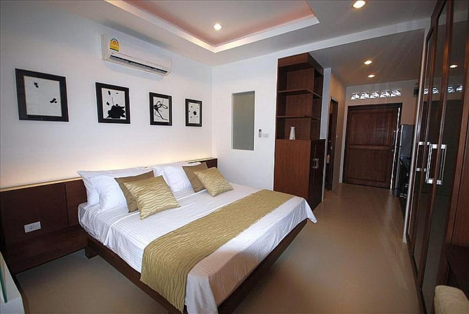 Bed, Photo of the whole room, Bedroom, wardrobe, air conditioner