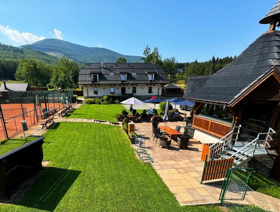 Property building, Day, Natural landscape, Garden, Mountain view