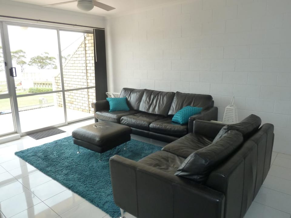 Central Location with Fabulous Sea Views Apartment in Bridport