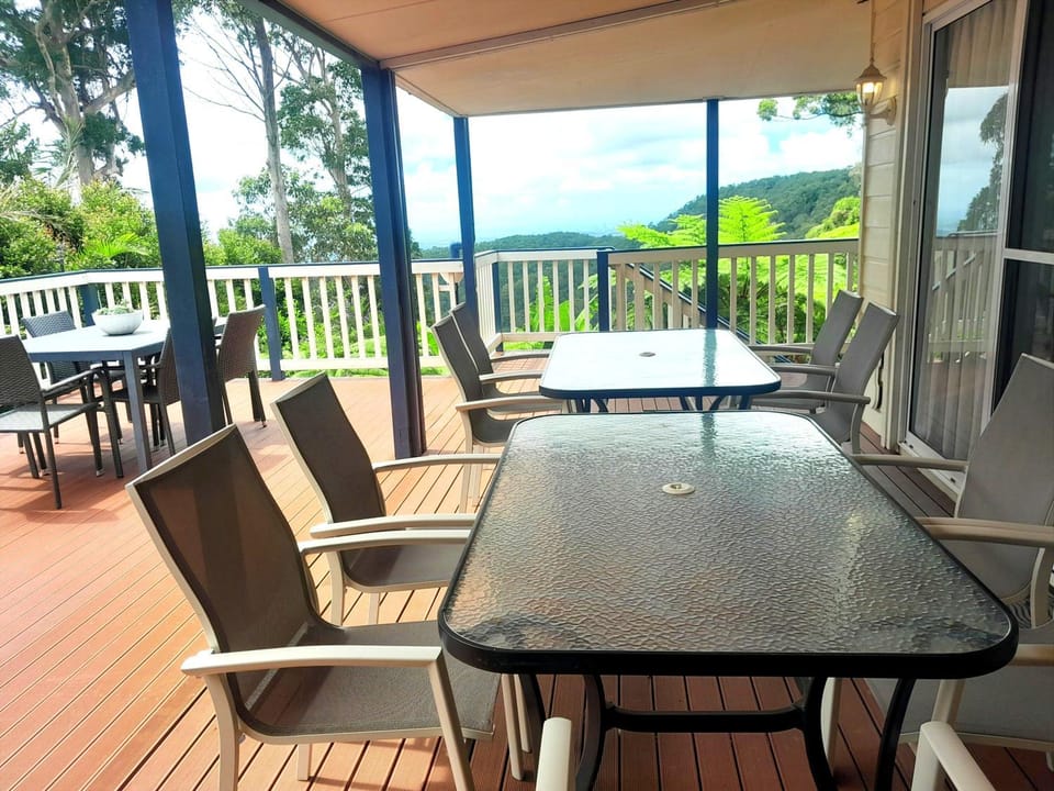 Natural landscape, View (from property/room), Balcony/Terrace, Dining area, Sea view