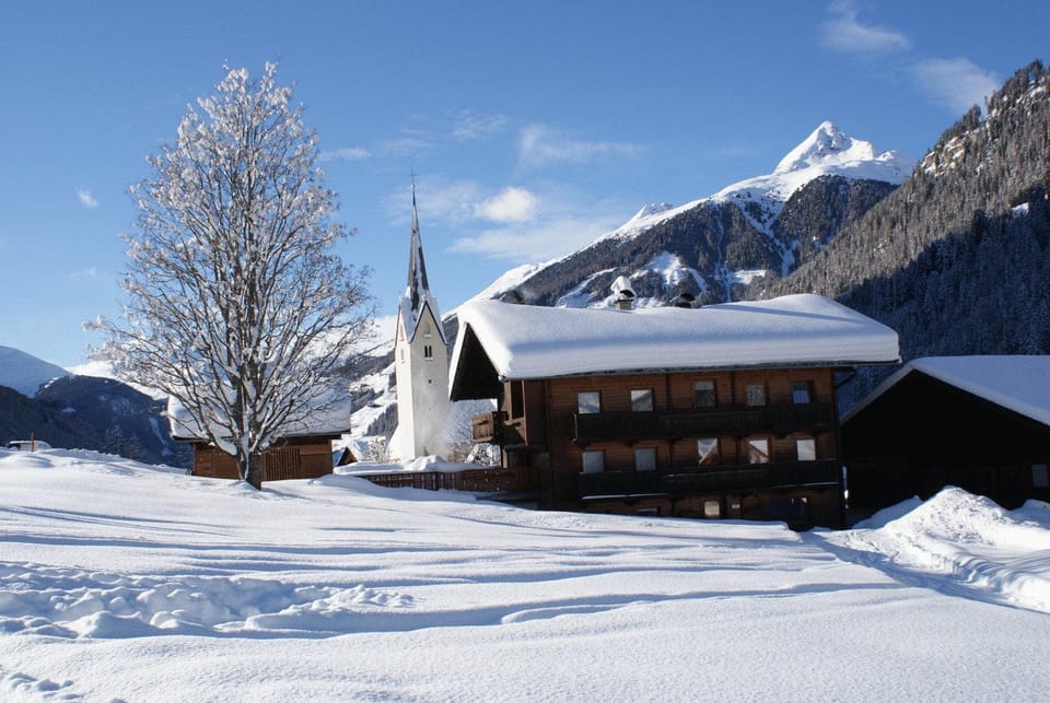 Facade/entrance, Winter
