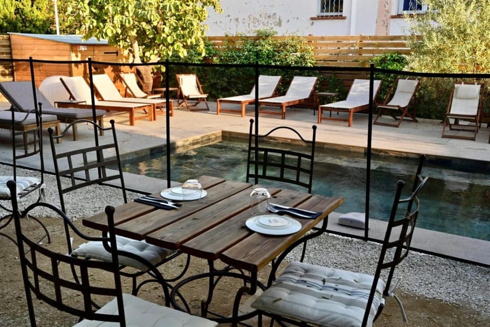 Restaurant/places to eat, Swimming pool