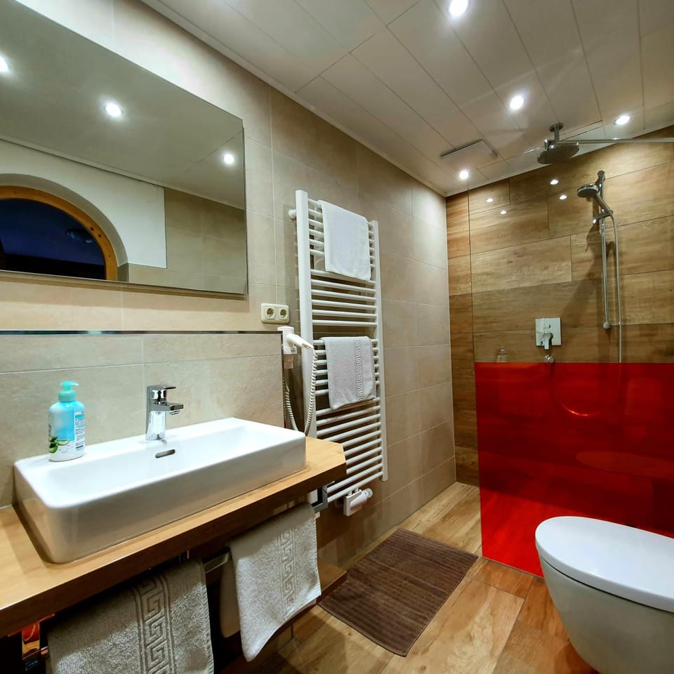 Shower, Toilet, Bathroom, towels
