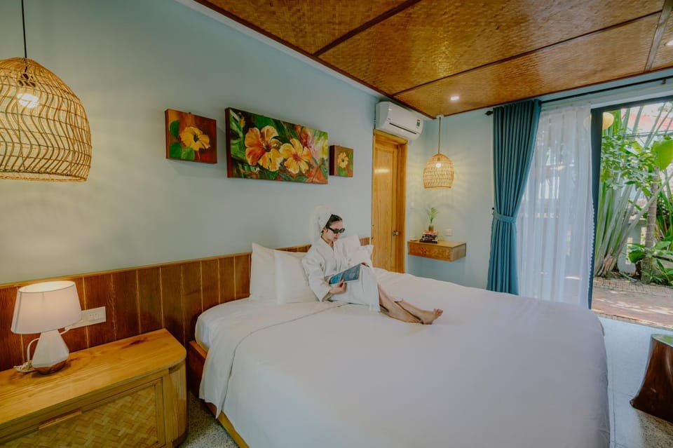 Bed, People, Photo of the whole room, Bedroom