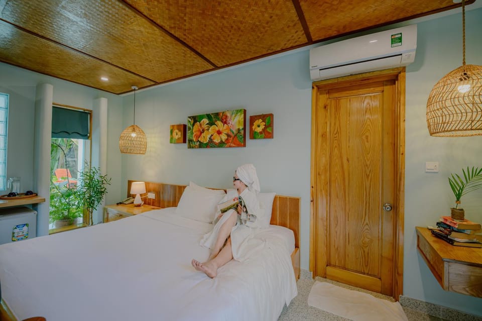 Bed, Photo of the whole room, Bedroom, air conditioner
