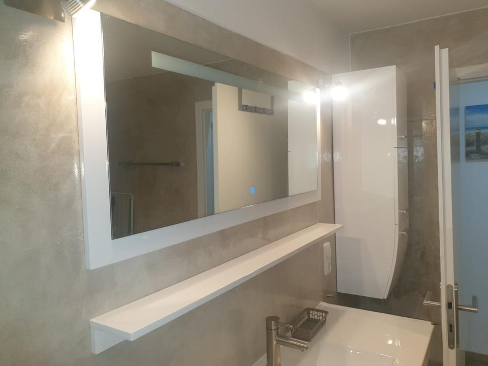 Shower, Toilet, Bathroom, Bath