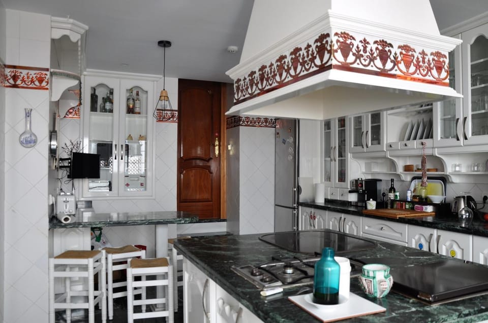 Kitchen or kitchenette, Communal kitchen, kitchen