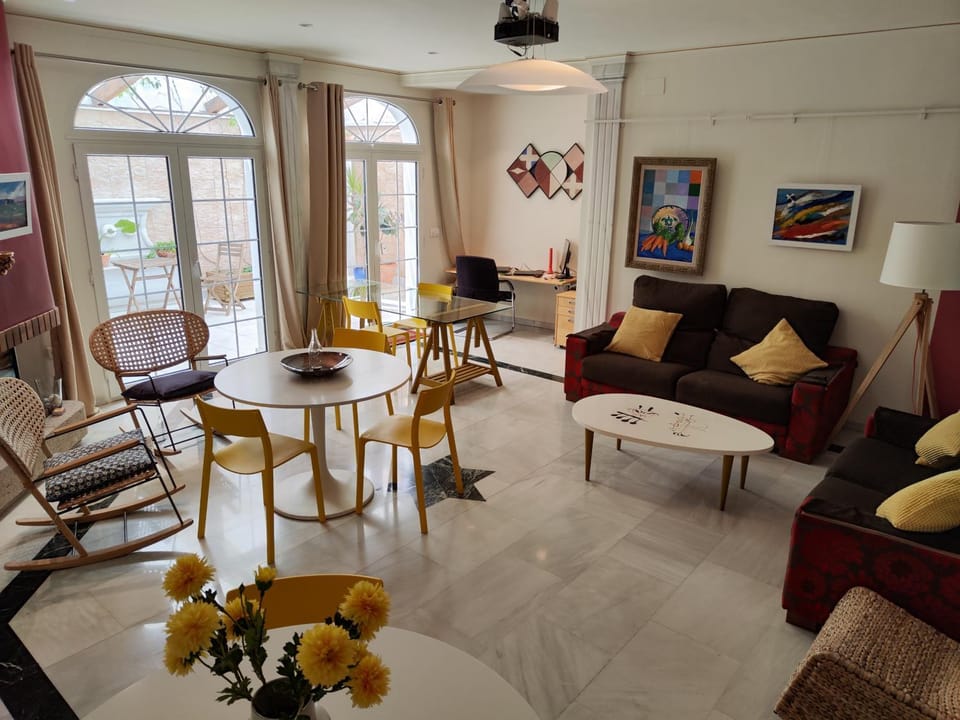 Communal lounge/ TV room, Game Room, Living room, Meeting/conference room