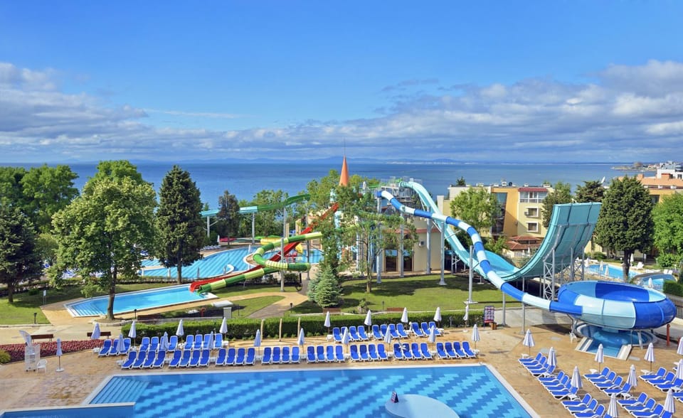 Day, Natural landscape, Aqua park, Swimming pool