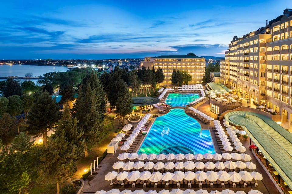 Property building, Nearby landmark, Natural landscape, Summer, Beach, Beach, Pool view, Sea view, Area and facilities, Swimming pool, Swimming pool, Sunset, sunbed
