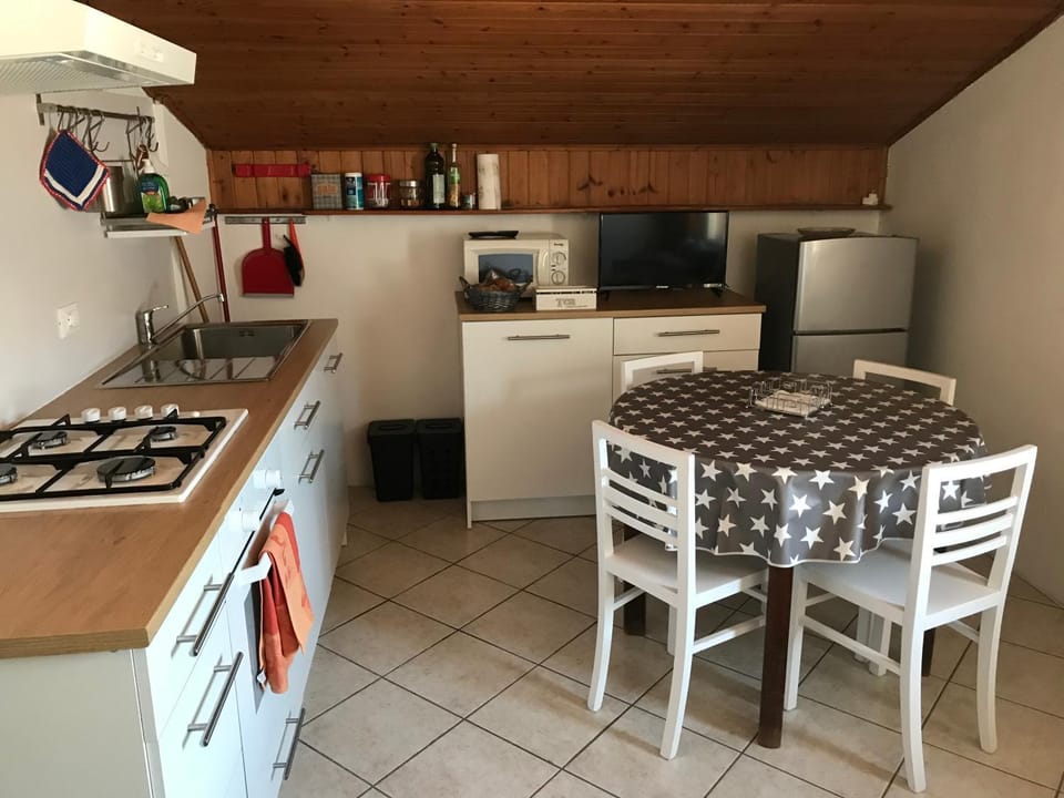 Kitchen or kitchenette, Living room, Dining area