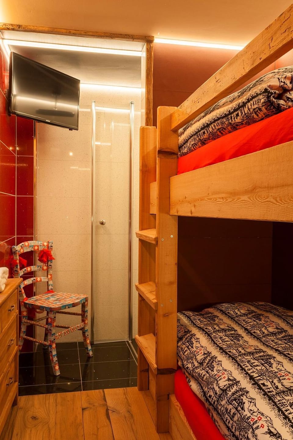 Bedroom, bunk bed