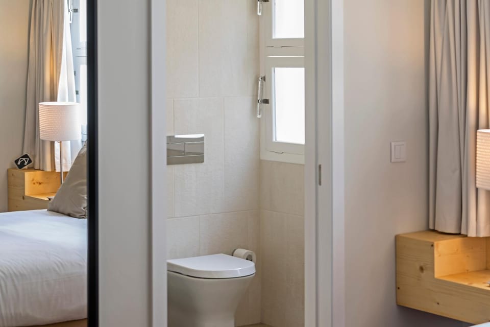 Shower, Toilet, Bathroom, Bedroom