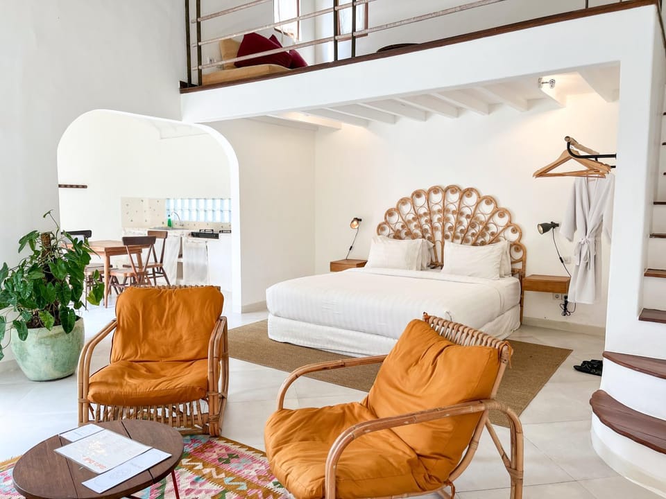 Bed, Living room, Seating area