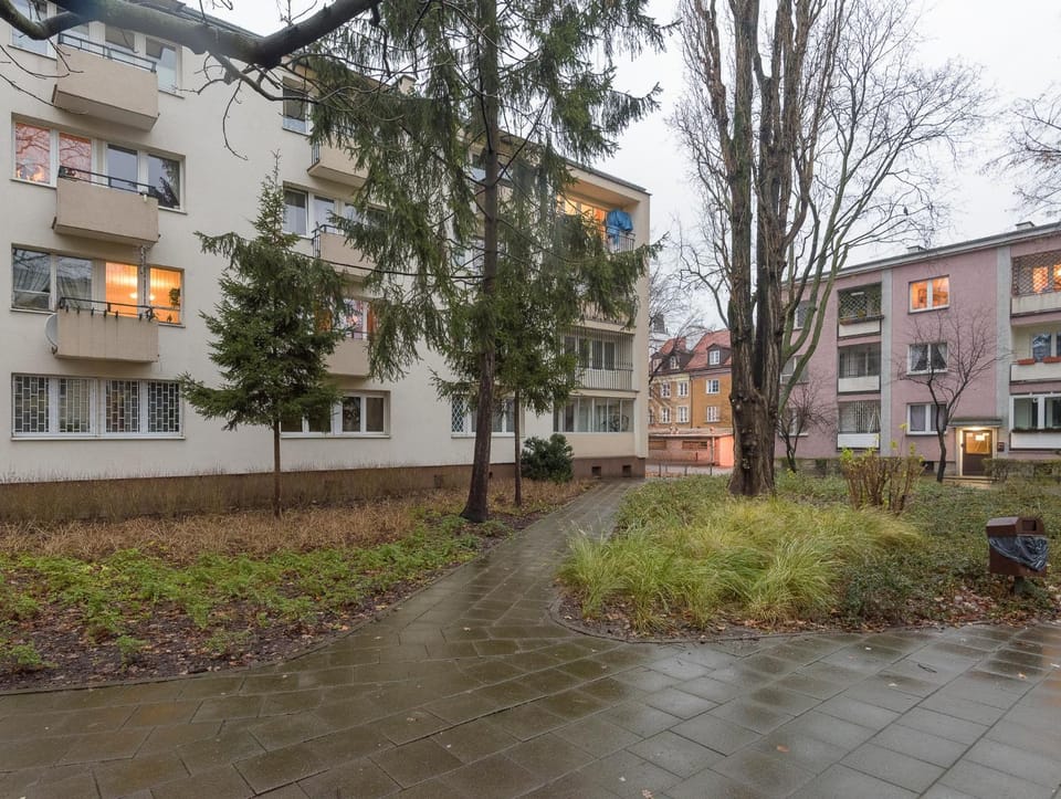 Property building, Neighbourhood