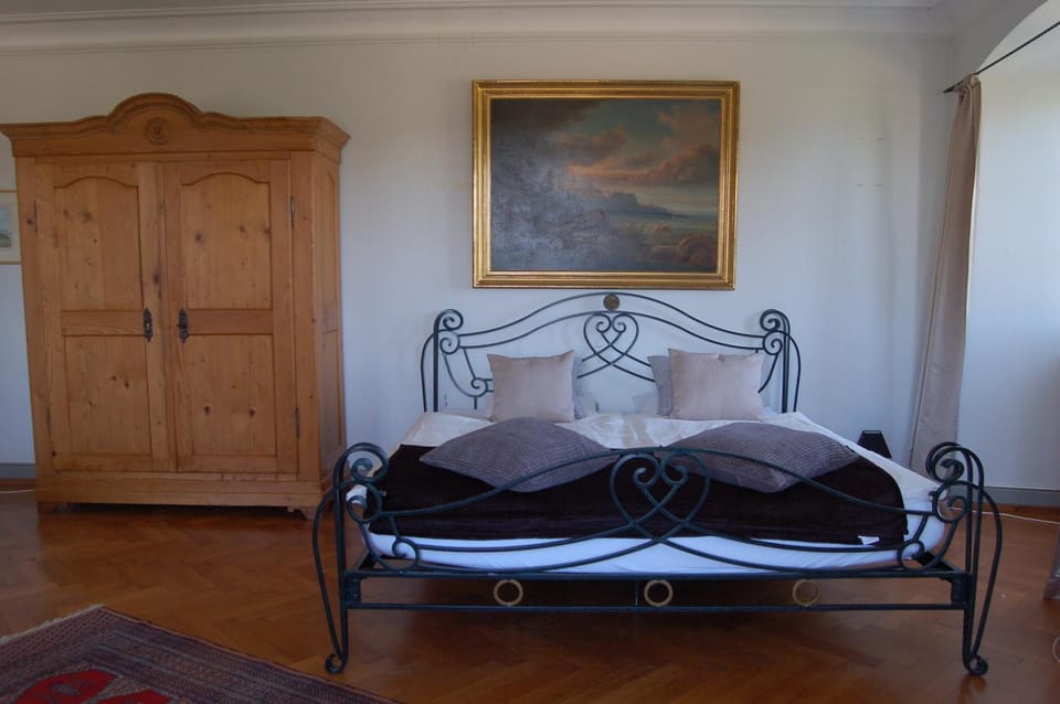 Bed, Living room, Photo of the whole room, Bedroom