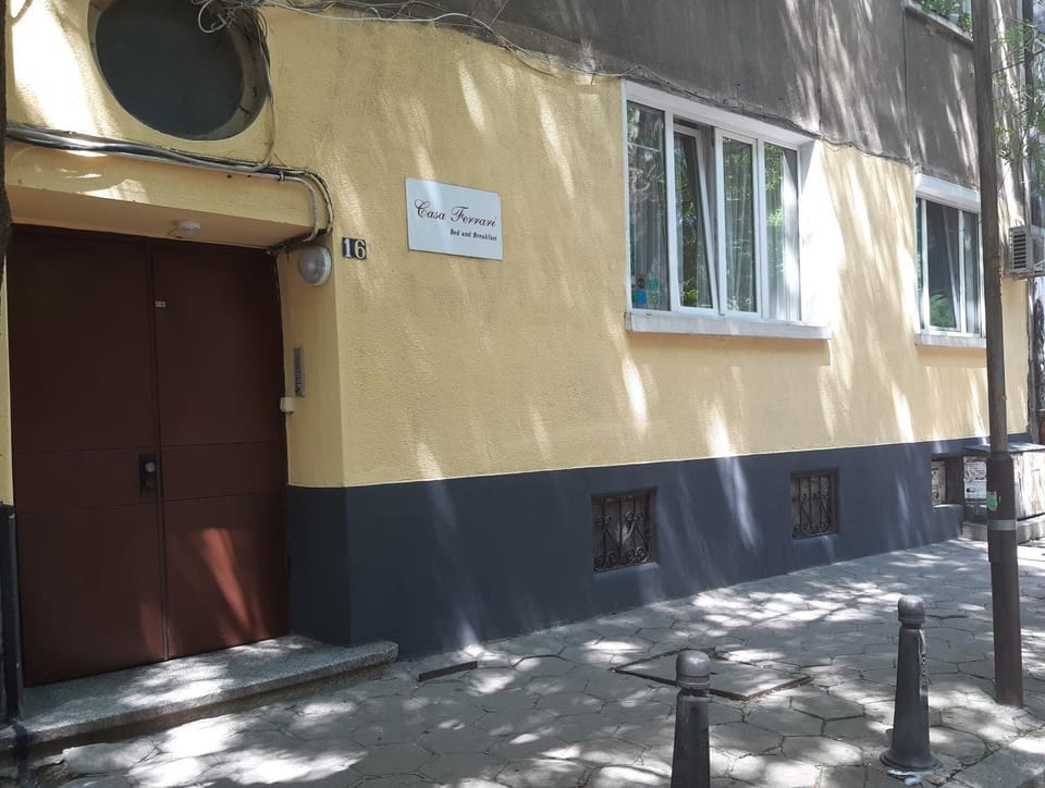 Facade/entrance