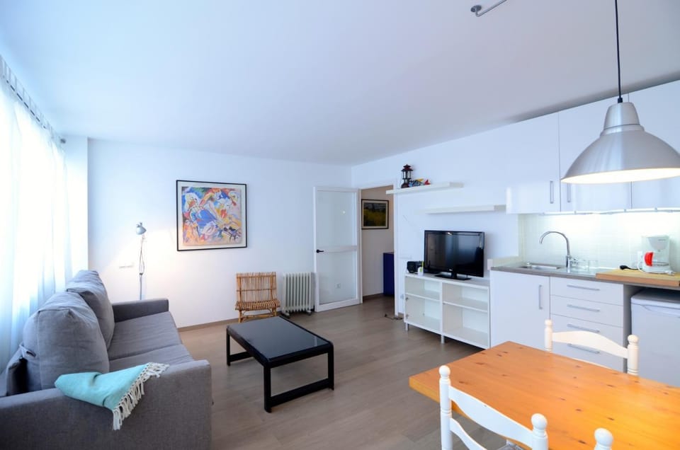 Kitchen or kitchenette, Living room, Dining area
