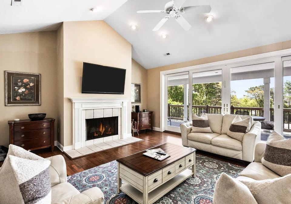 Living room, Seating area