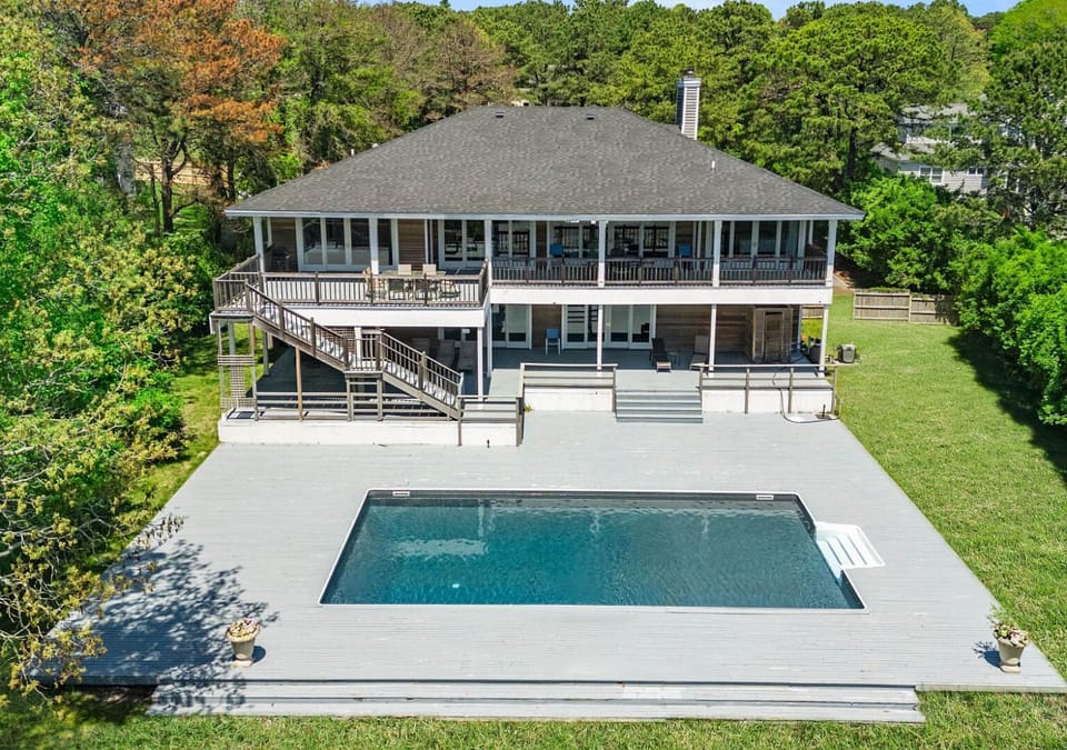 Property building, Pool view