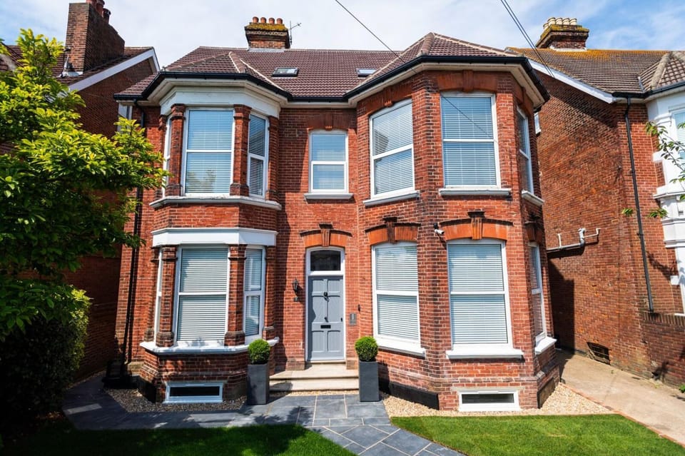 Property building, Facade/entrance, Decorative detail