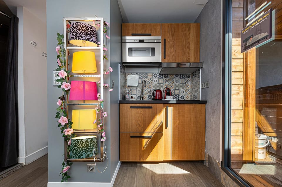 Kitchen or kitchenette
