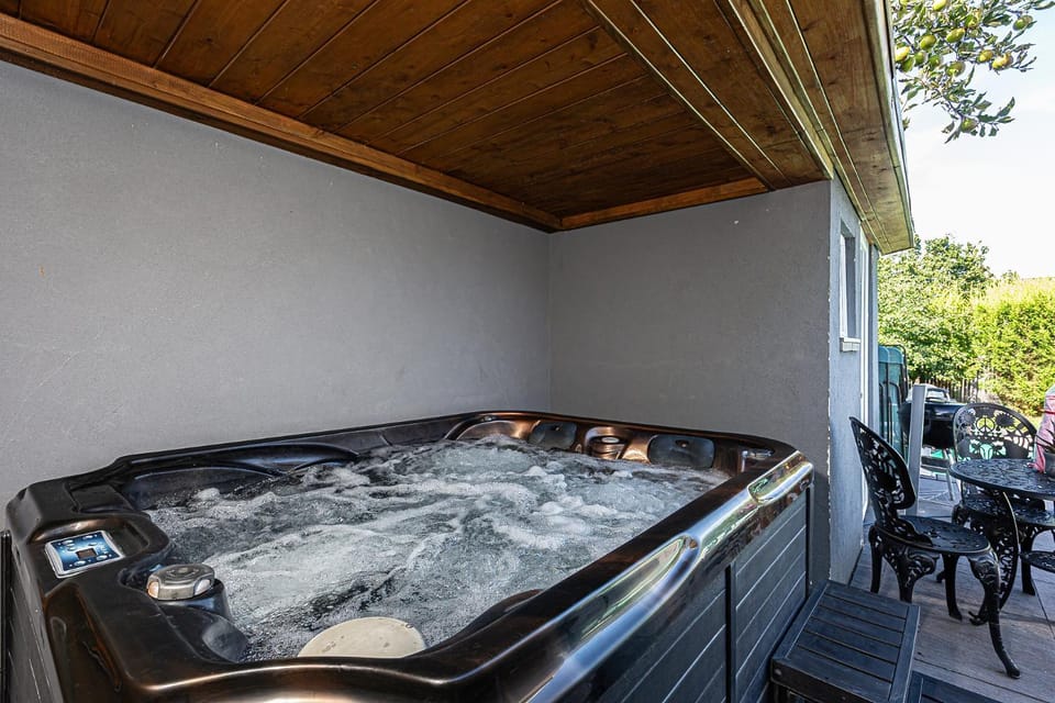 Hot Tub, Spa and wellness centre/facilities, Swimming pool