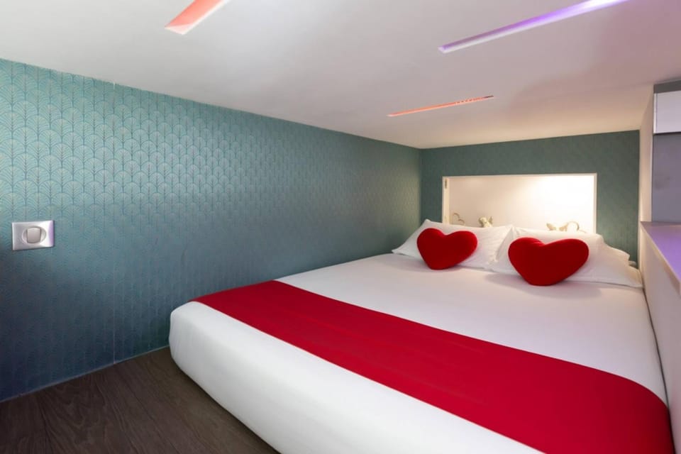 Bed, Bedroom