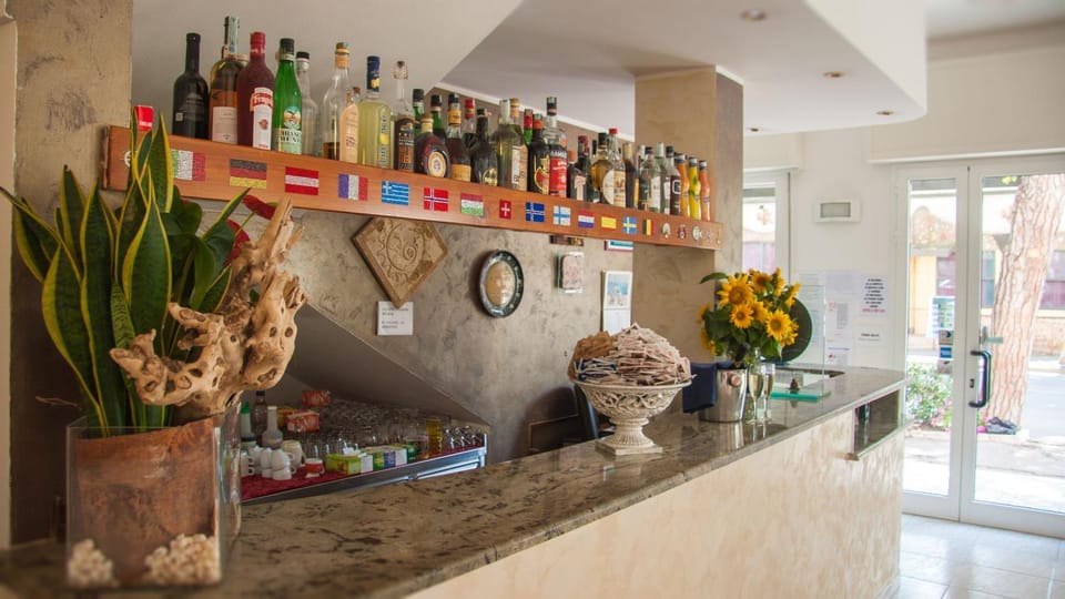 Restaurant/places to eat, Communal lounge/ TV room, Facade/entrance, Day, Activities, Balcony/Terrace, Lobby or reception, Lounge or bar, Decorative detail, Beach, On site, Area and facilities, Drinks, Alcoholic drinks, Non alcoholic drinks, Seasons