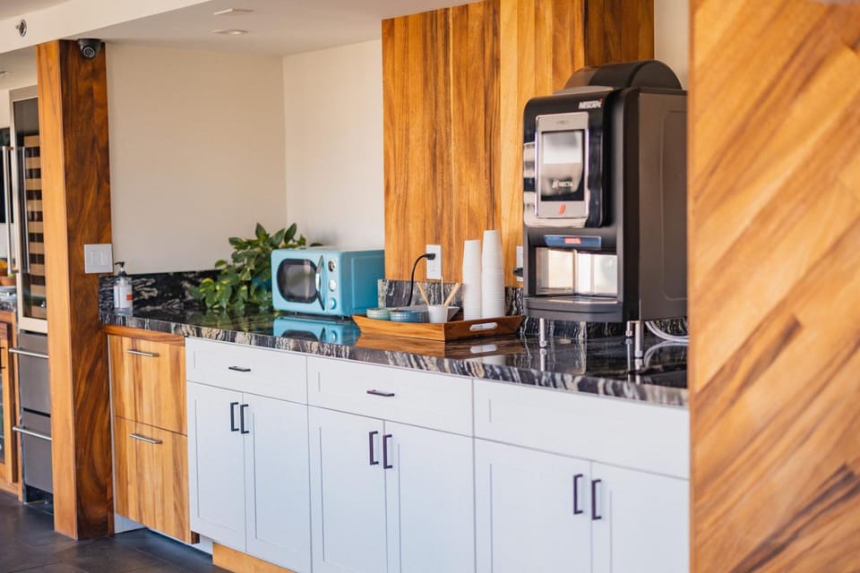 Coffee/tea facilities, Lounge or bar, minibar, kitchen
