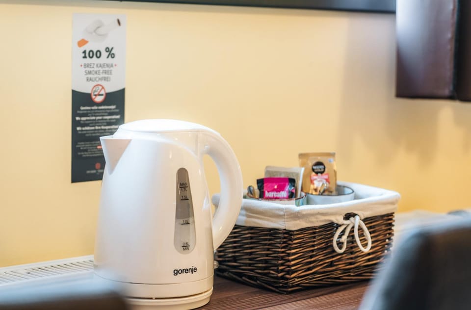Coffee/tea facilities, Photo of the whole room