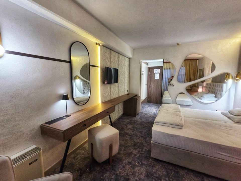 TV and multimedia, Photo of the whole room, Bedroom