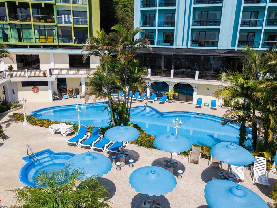 Hot Tub, Pool view, Swimming pool